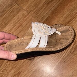 Cliffs by WHITE MOUNTAIN White Floral Toe-Post Wedge Sandal